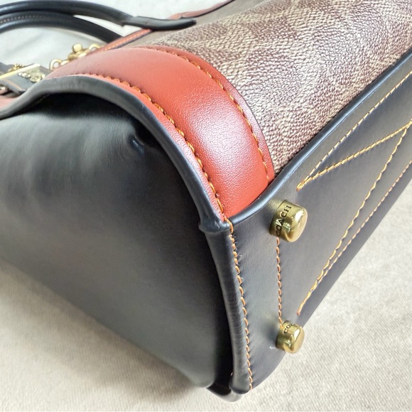 Coach Signature Canvas and Leather Tote - Magnetic Closure - Picture 12 of 16